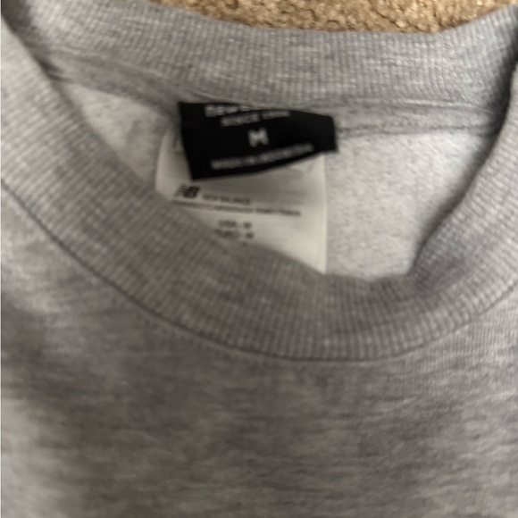 New Balance Women’s Light Grey Crewneck Sweater - Picture 2 of 4